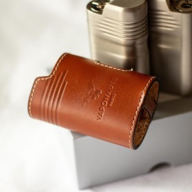 Vaponaute - La Petite Box VB22 LE BLOUSON COVER IN CUOIO - Brown